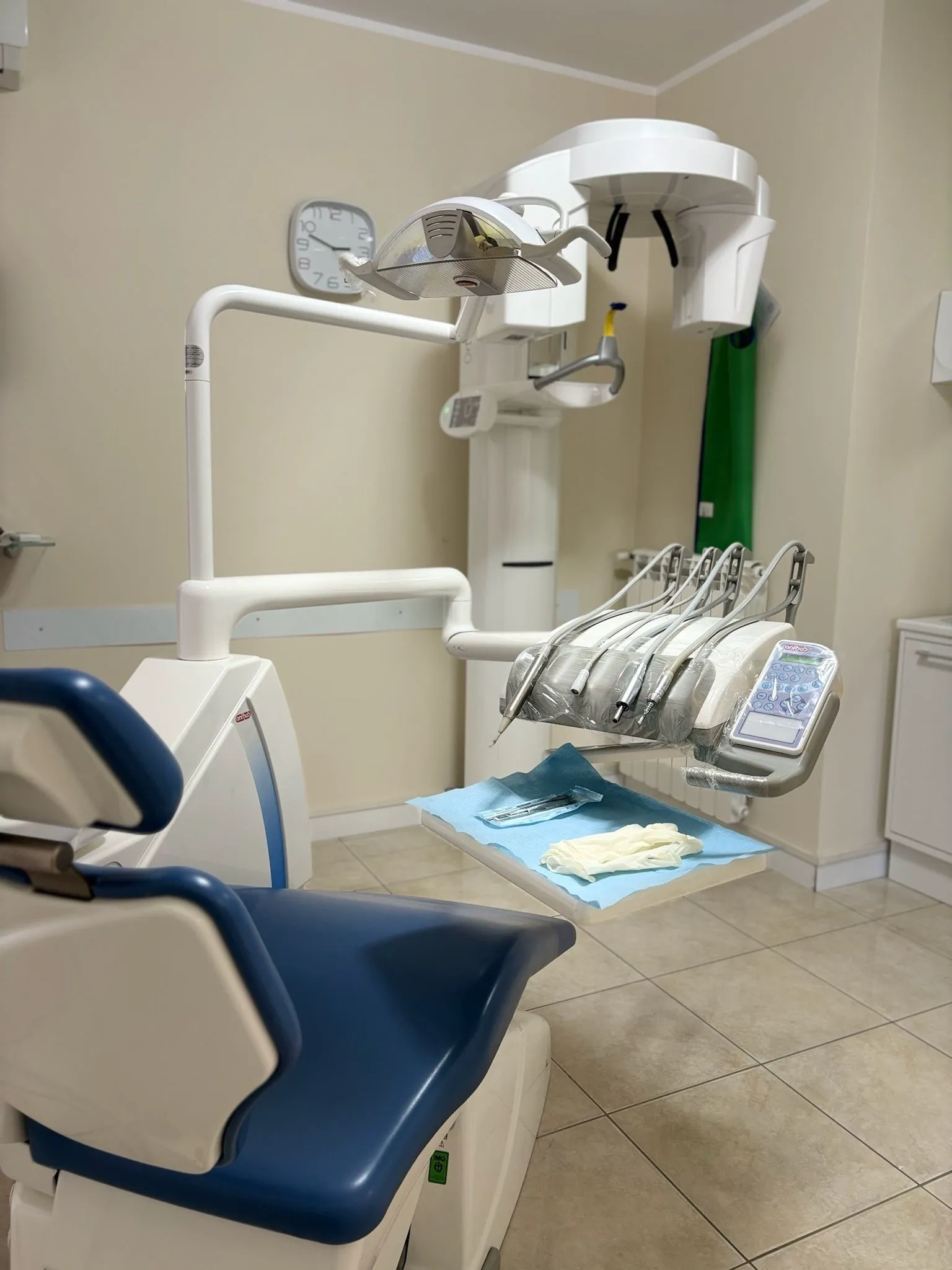 Interno dello Studio Odontoiatrico Dr. Ferrara con attrezzature moderne